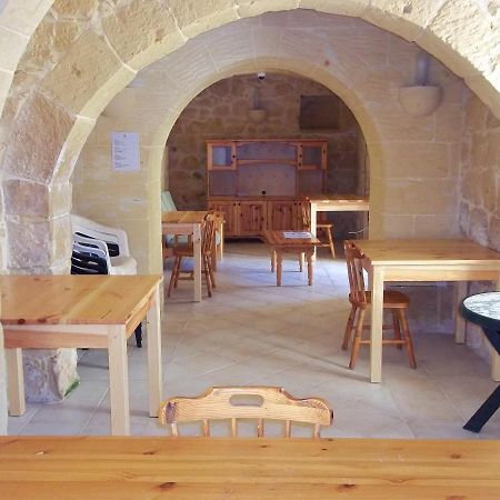 Country Inn Sannat Dış mekan fotoğraf