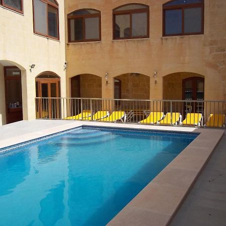 Country Inn Sannat Dış mekan fotoğraf