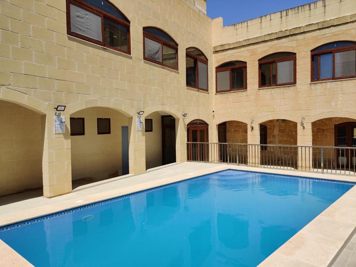 Country Inn Sannat Dış mekan fotoğraf