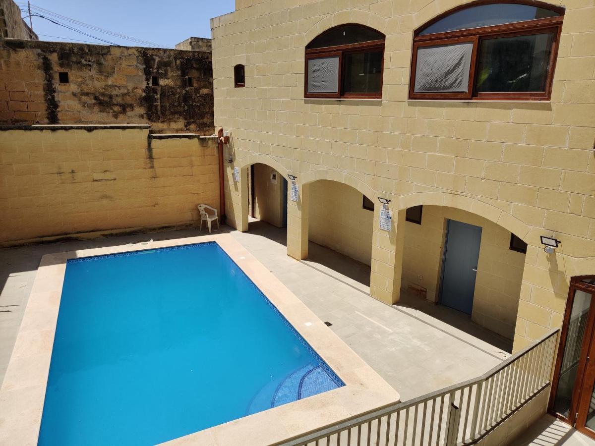 Country Inn Sannat Dış mekan fotoğraf