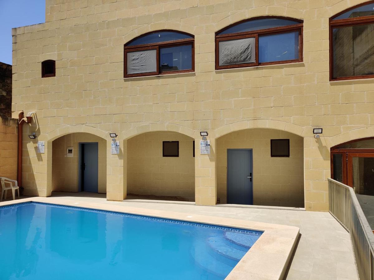 Country Inn Sannat Dış mekan fotoğraf