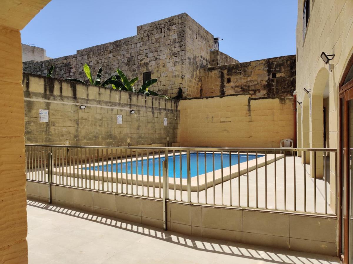 Country Inn Sannat Dış mekan fotoğraf