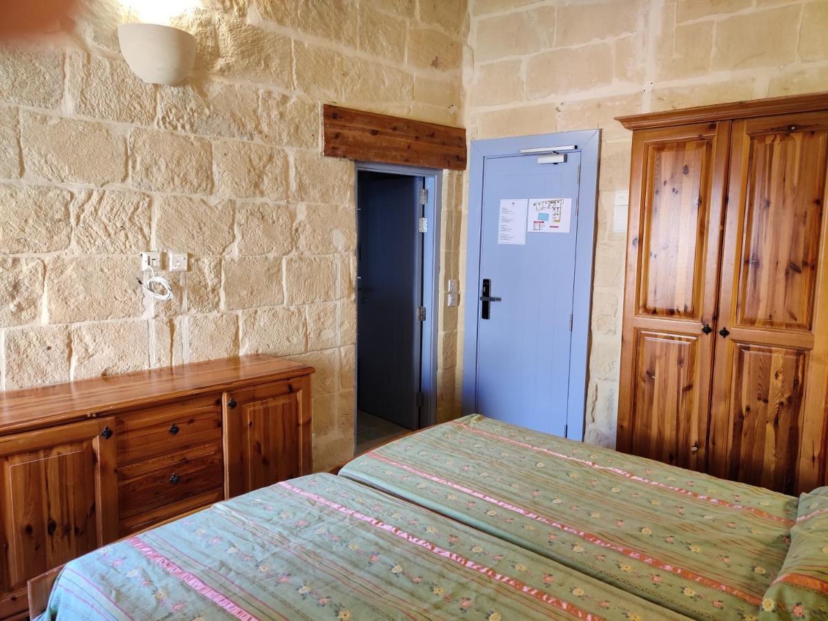 Country Inn Sannat Dış mekan fotoğraf