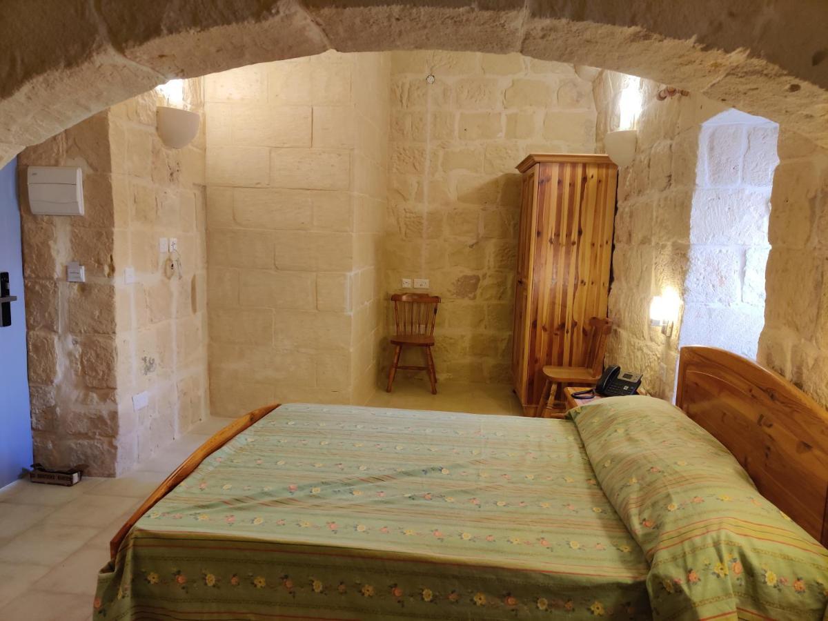 Country Inn Sannat Dış mekan fotoğraf