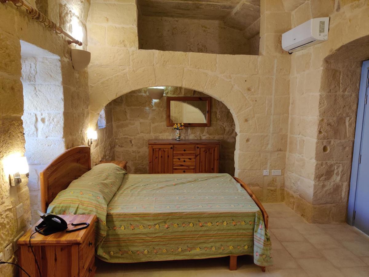 Country Inn Sannat Dış mekan fotoğraf