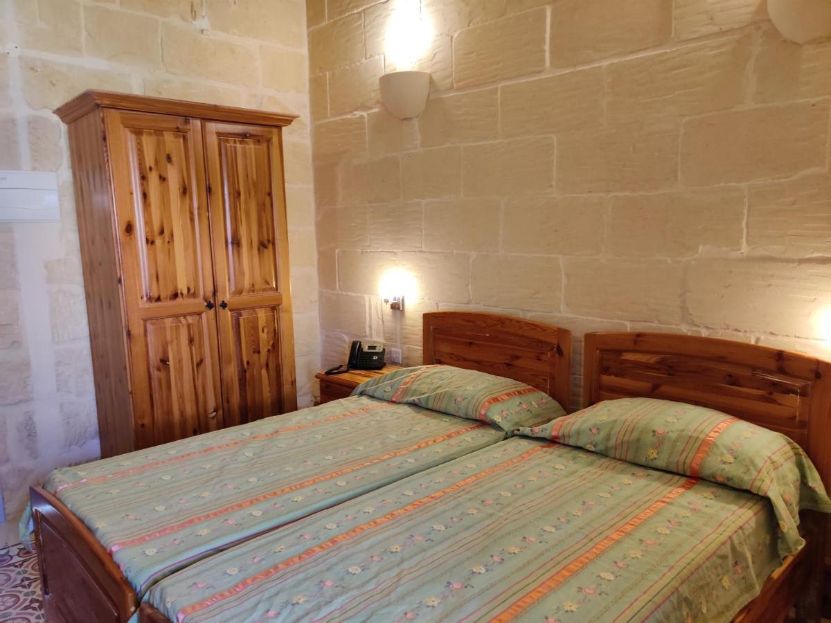 Country Inn Sannat Dış mekan fotoğraf