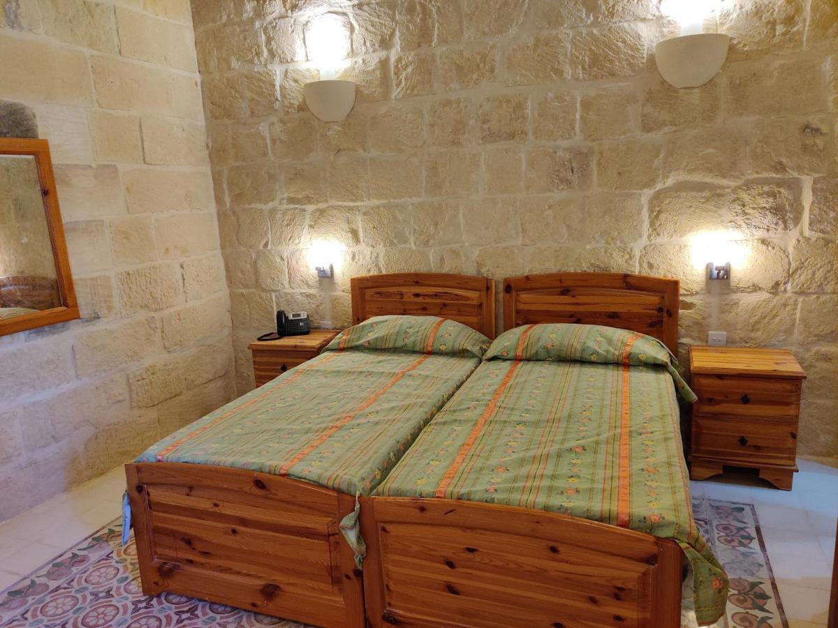 Country Inn Sannat Dış mekan fotoğraf