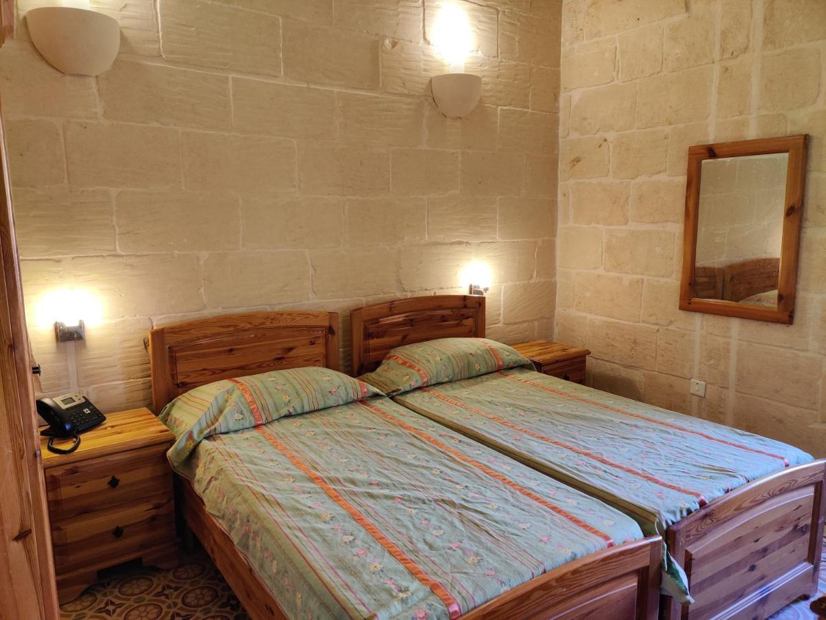 Country Inn Sannat Dış mekan fotoğraf