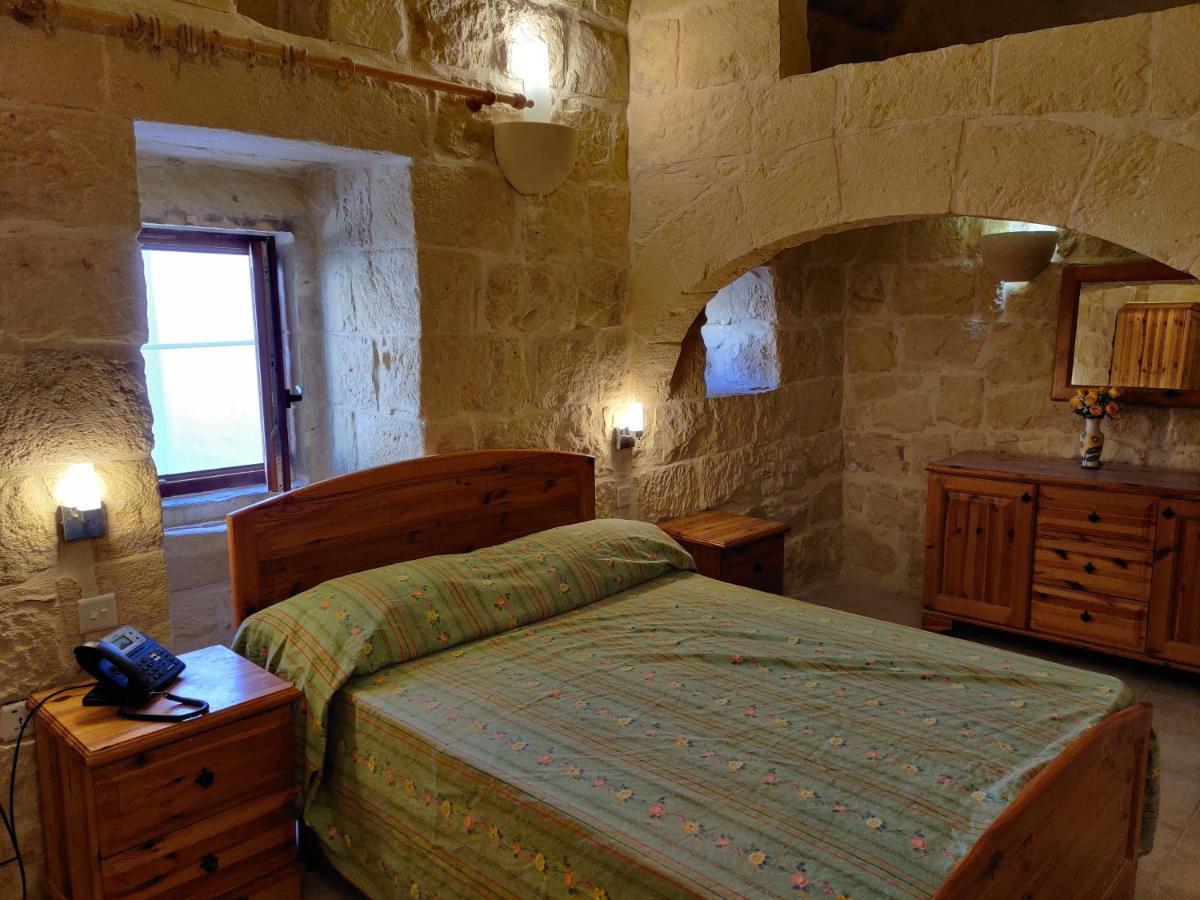 Country Inn Sannat Dış mekan fotoğraf