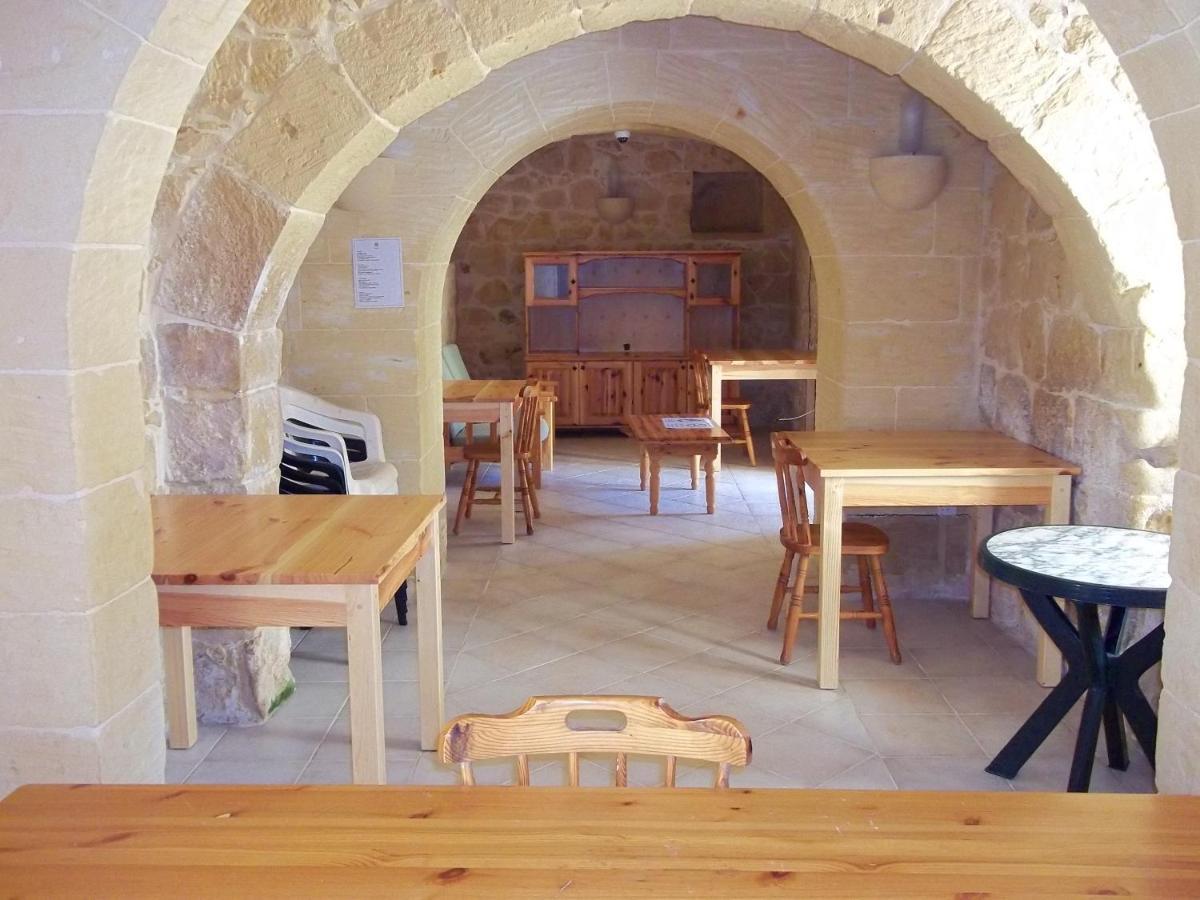 Country Inn Sannat Dış mekan fotoğraf