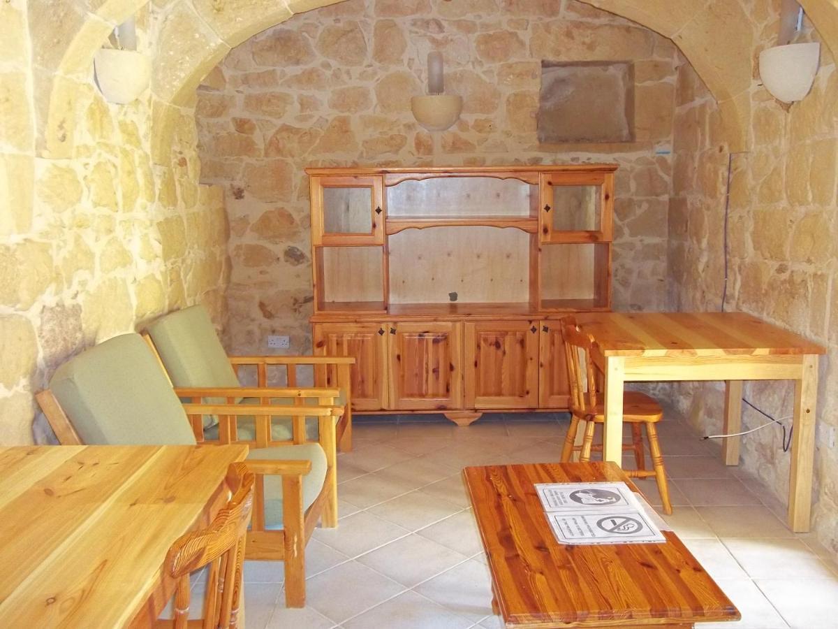 Country Inn Sannat Dış mekan fotoğraf