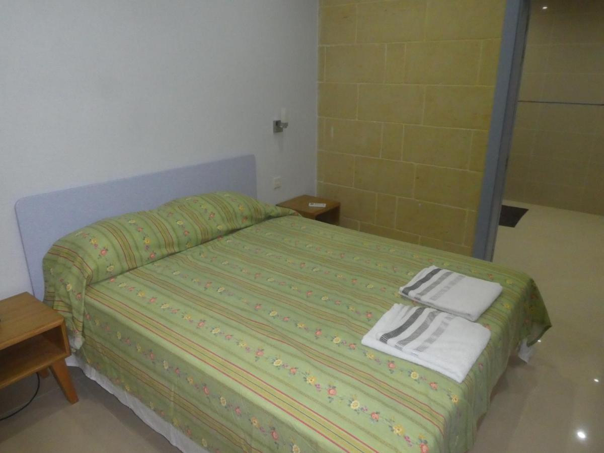 Country Inn Sannat Dış mekan fotoğraf