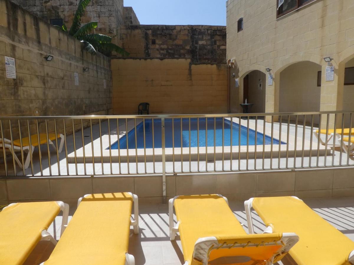 Country Inn Sannat Dış mekan fotoğraf